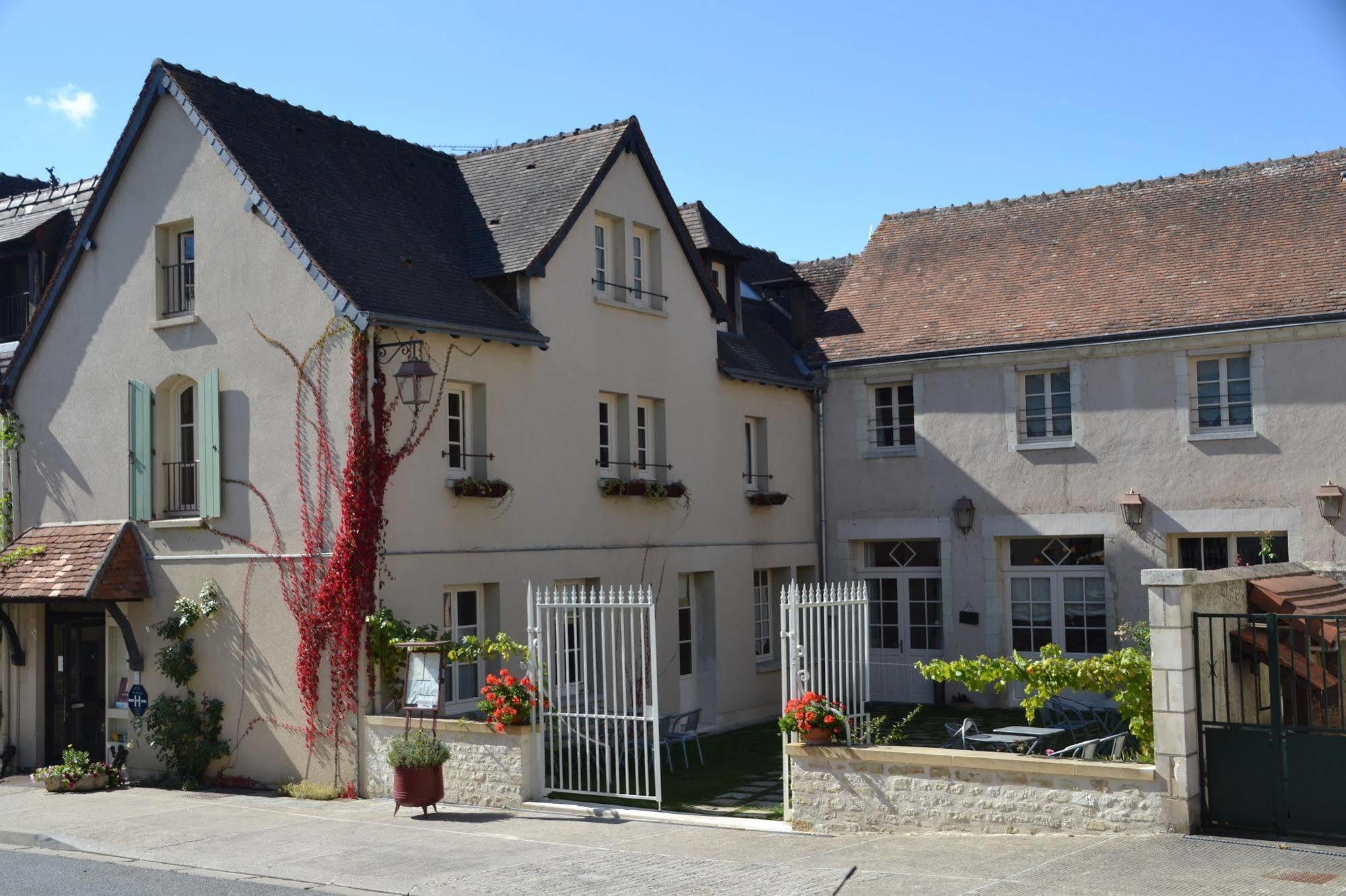 Logis Hotel Restaurant Relais De La Mothe Yzeures-sur-Creuse Екстер'єр фото